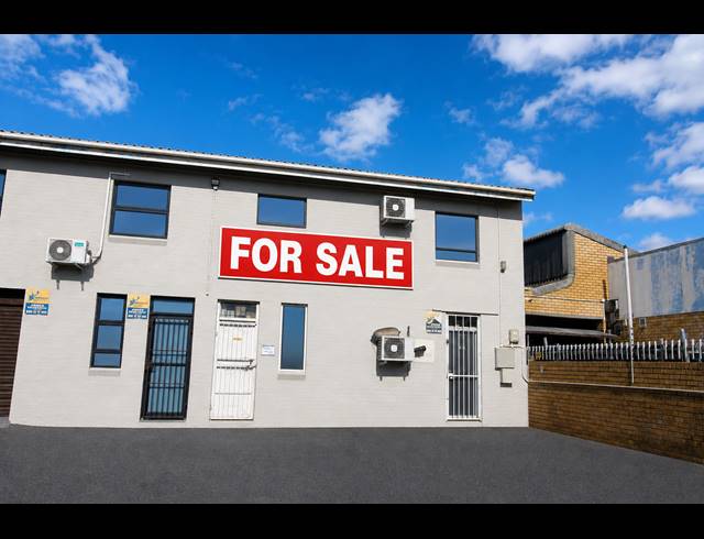 113M² BUILDING FOR SALE IN MAITLAND